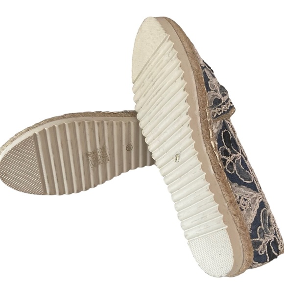 Women’s Espadrille size 10.5 slip on shoes by Patrizia. Embroidered sequins - Picture 2 of 4